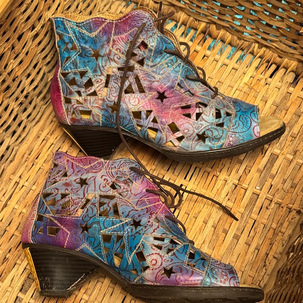 Artistic Lace-Up Women's Boots